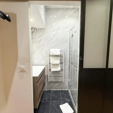 153 - Urban Pretty Flat In Center Of * باريس